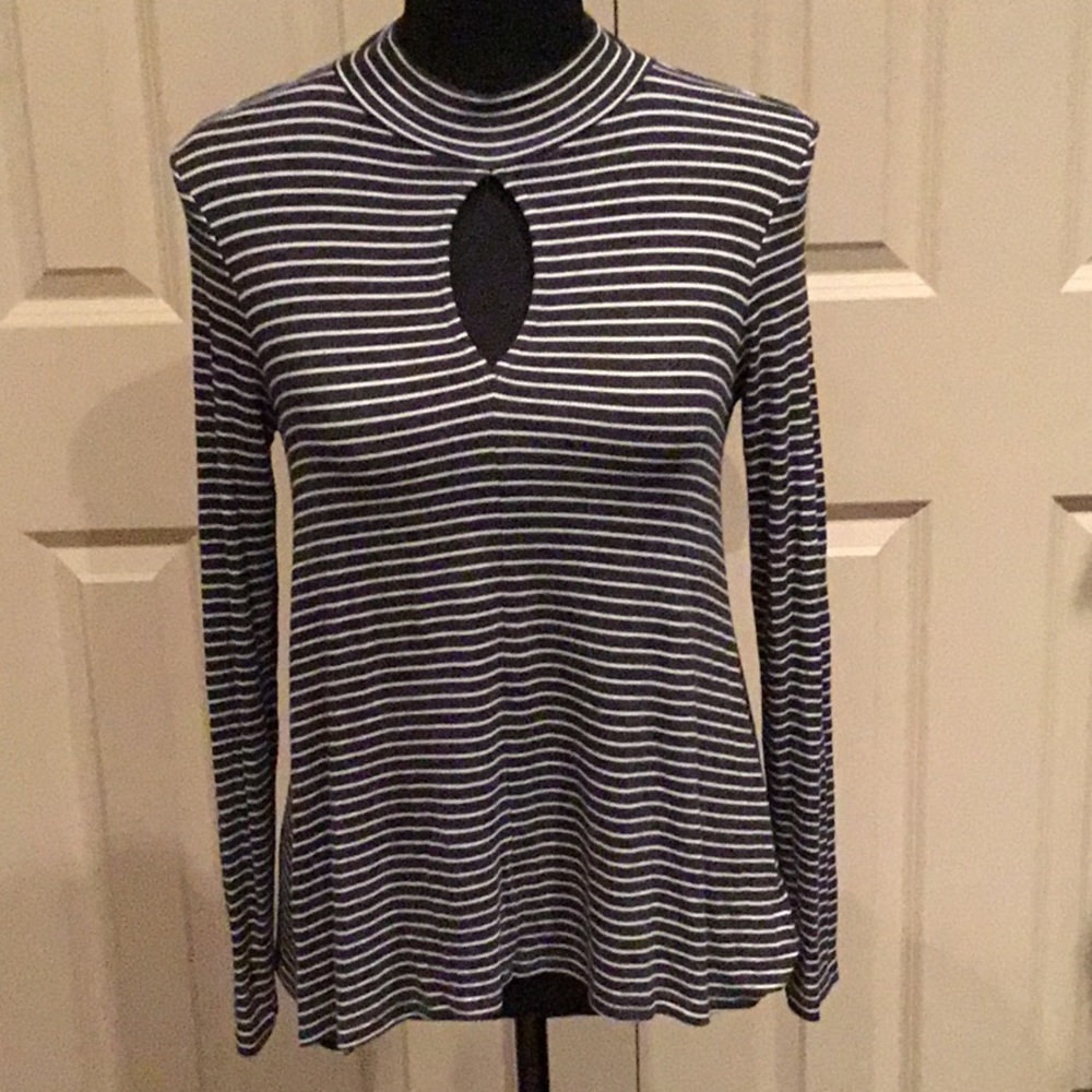 Long sleeve Keyhole Top